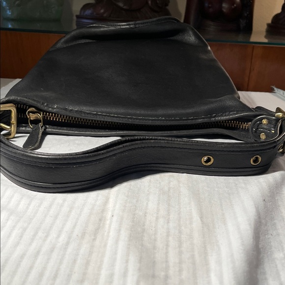 Coach Black Leather Shoulder Bag with Brass Details smoking home - Picture 5 of 11
